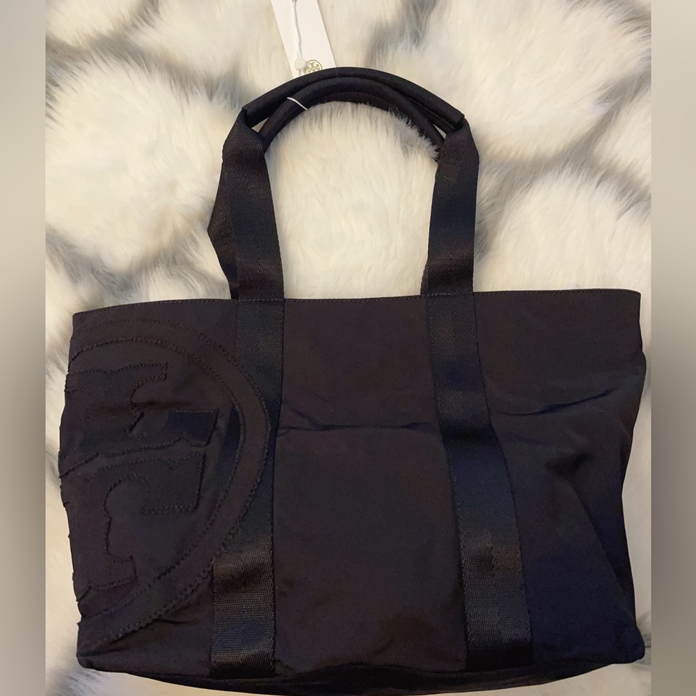 Authentic Brand New Tory Burch PennyTote in Black with zipper